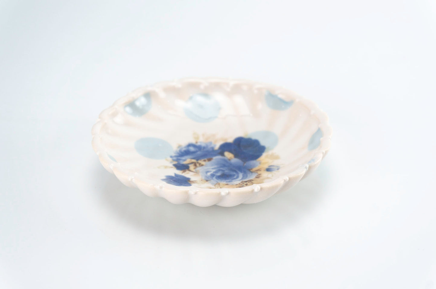 Flower and Blue Dot Round Dish (d-111)