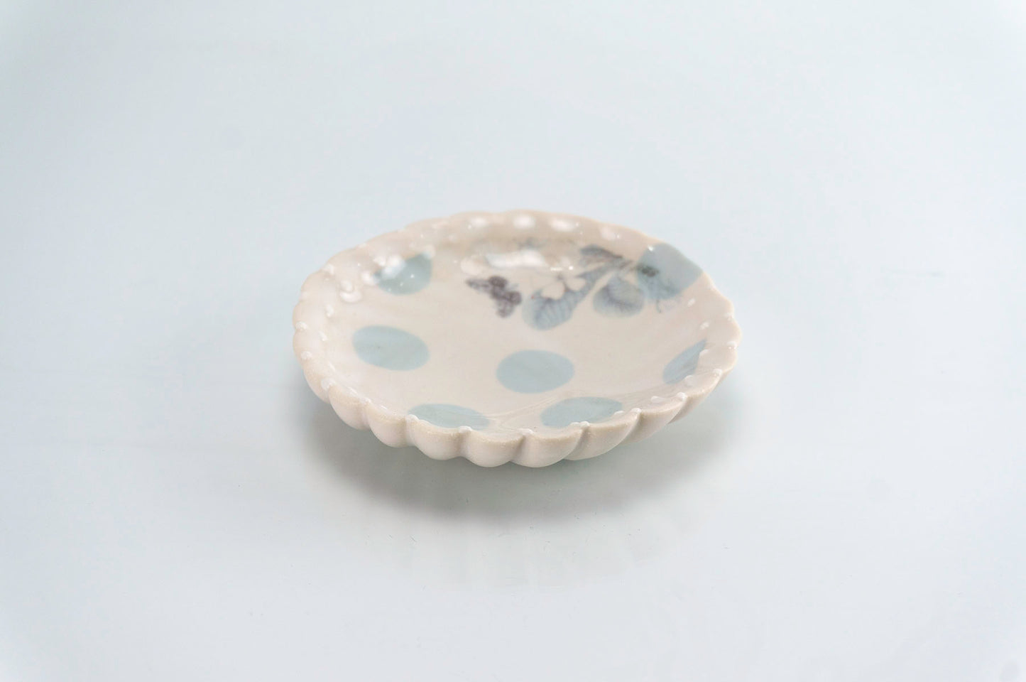 Flower and Blue Dot Round Dish (d-113)