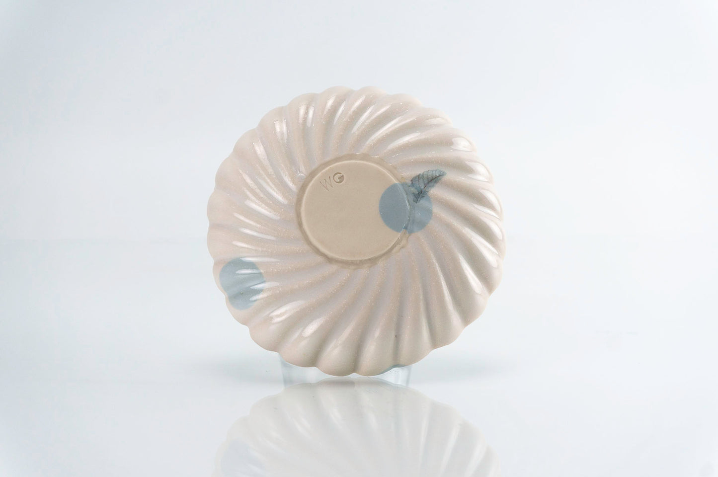 Flower and Blue Dot Round Dish (d-113)