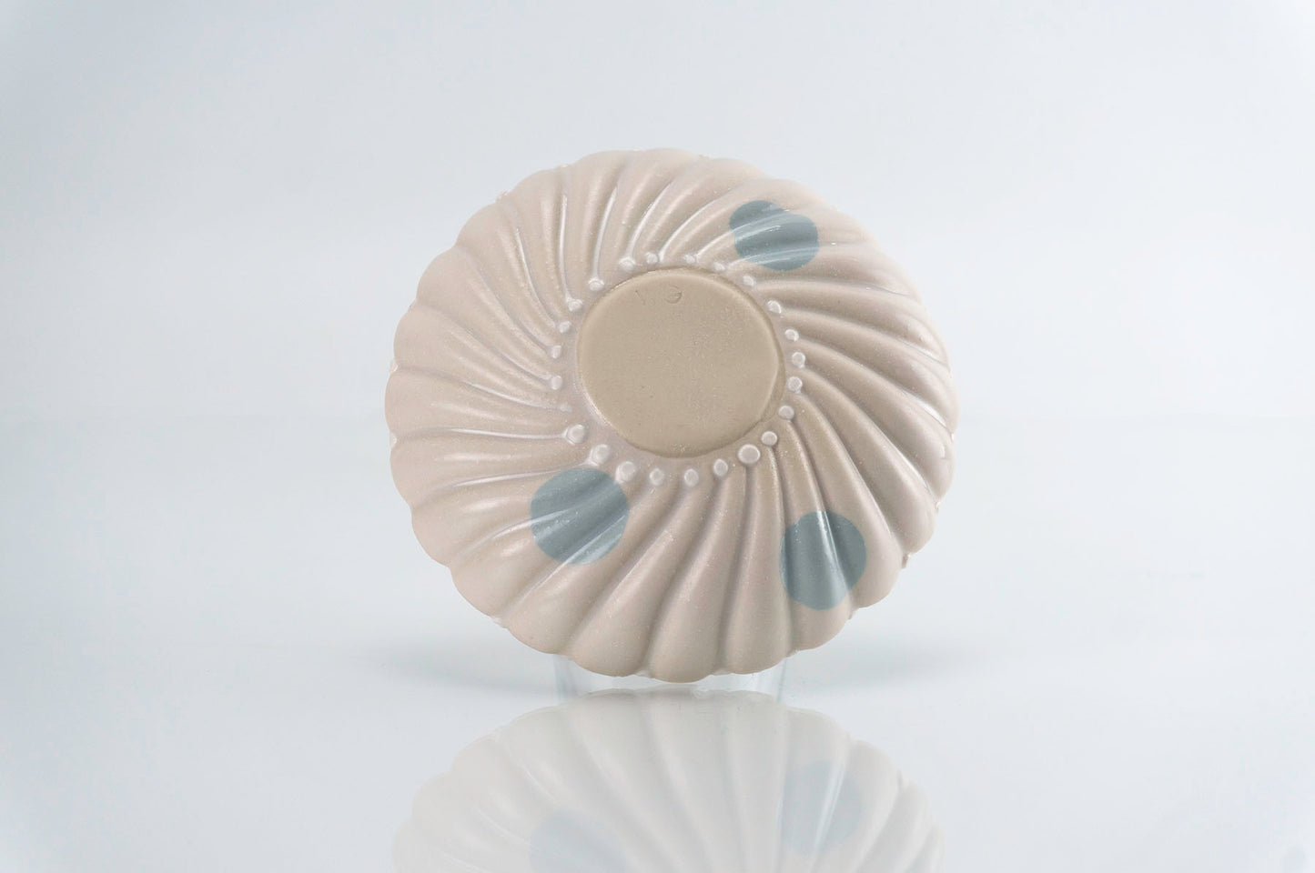 Flower and Blue Dot Round Dish (d-114)
