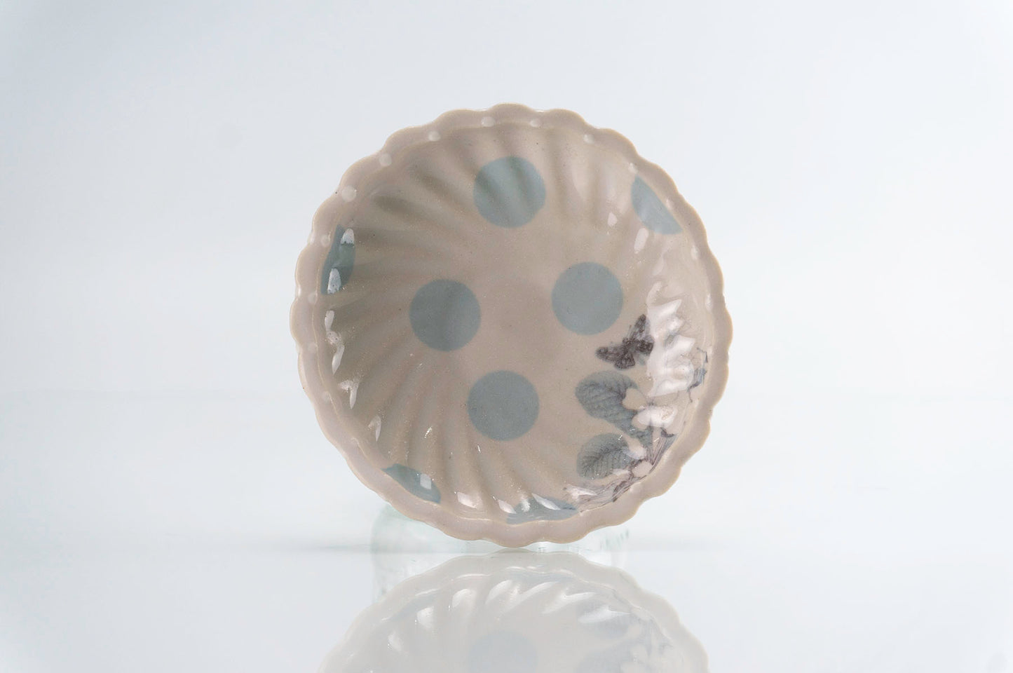 Flower and Blue Dot Round Dish (d-117)