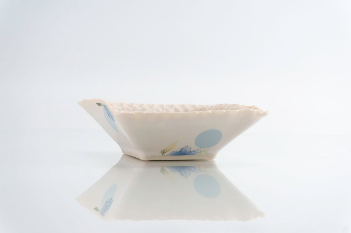 Flower and Blue Dot Square Dish (d-119)