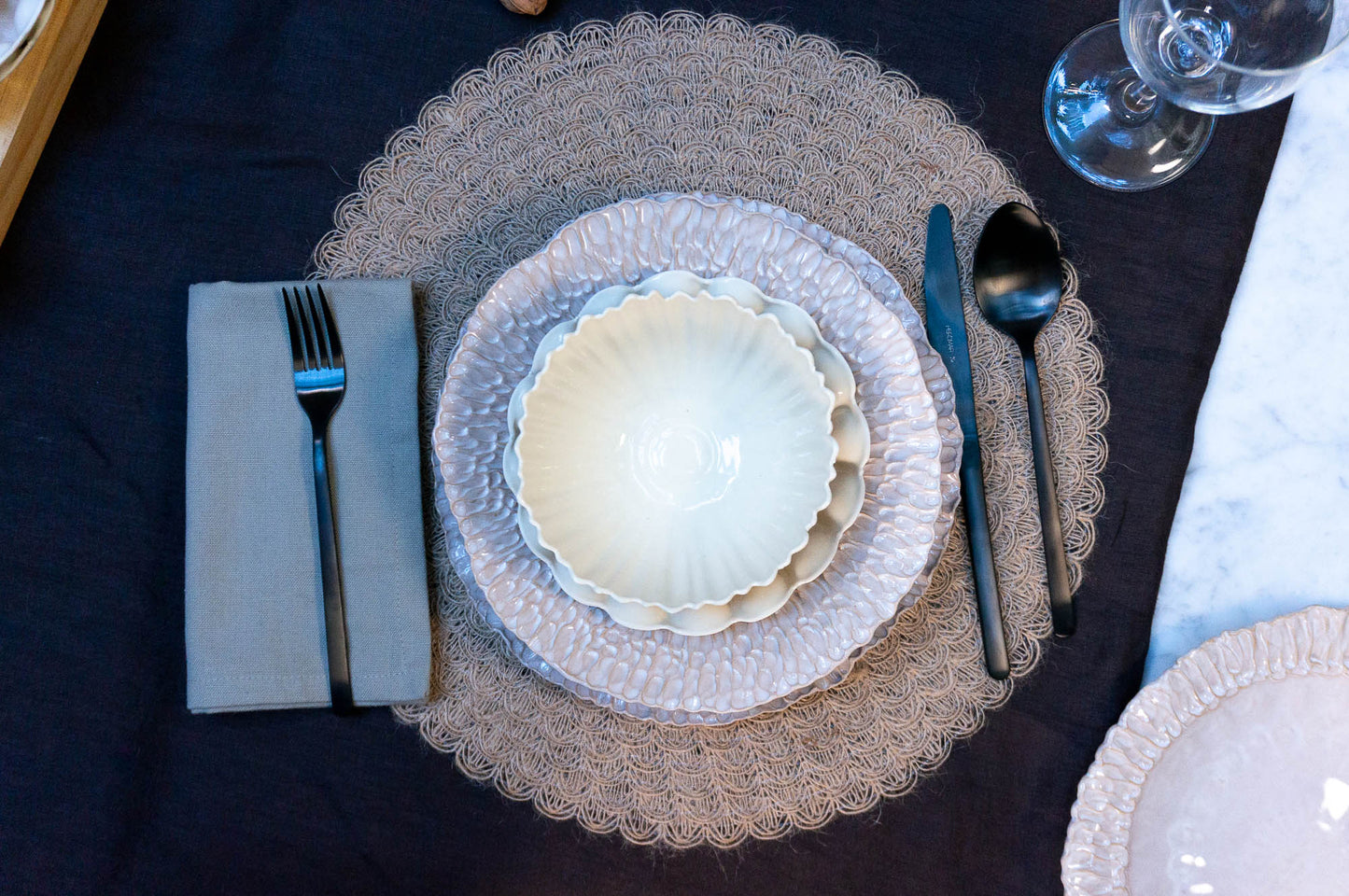 Textured Rim 5-Piece Place Setting | Table Setting