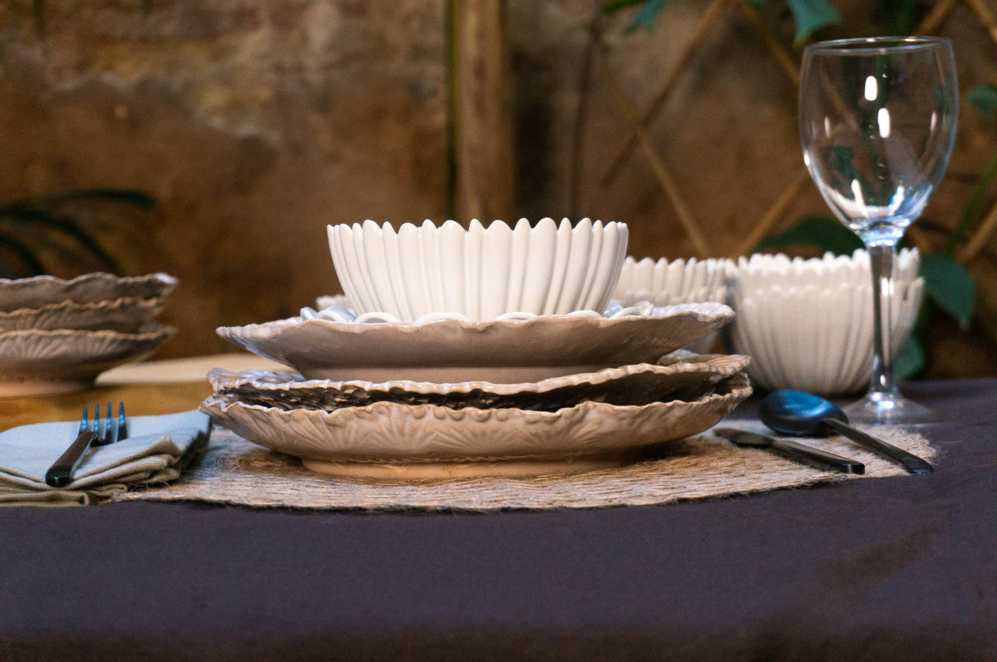 Textured Rim 5-Piece Place Setting | Table Setting
