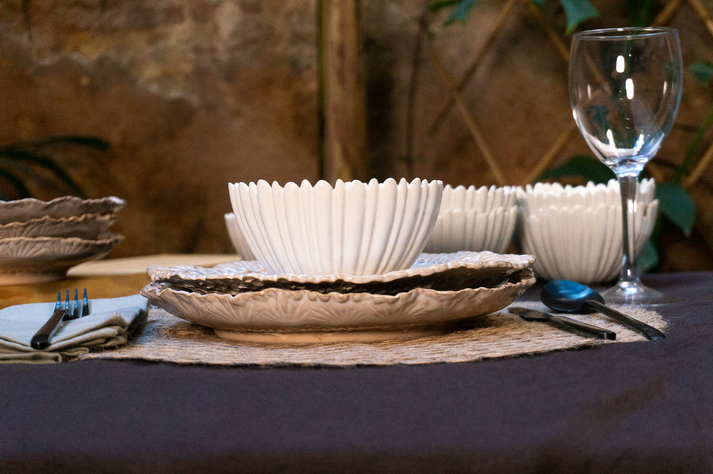 Textured Rim 3-Piece Place Setting | Ridged Bowl | Table Setting