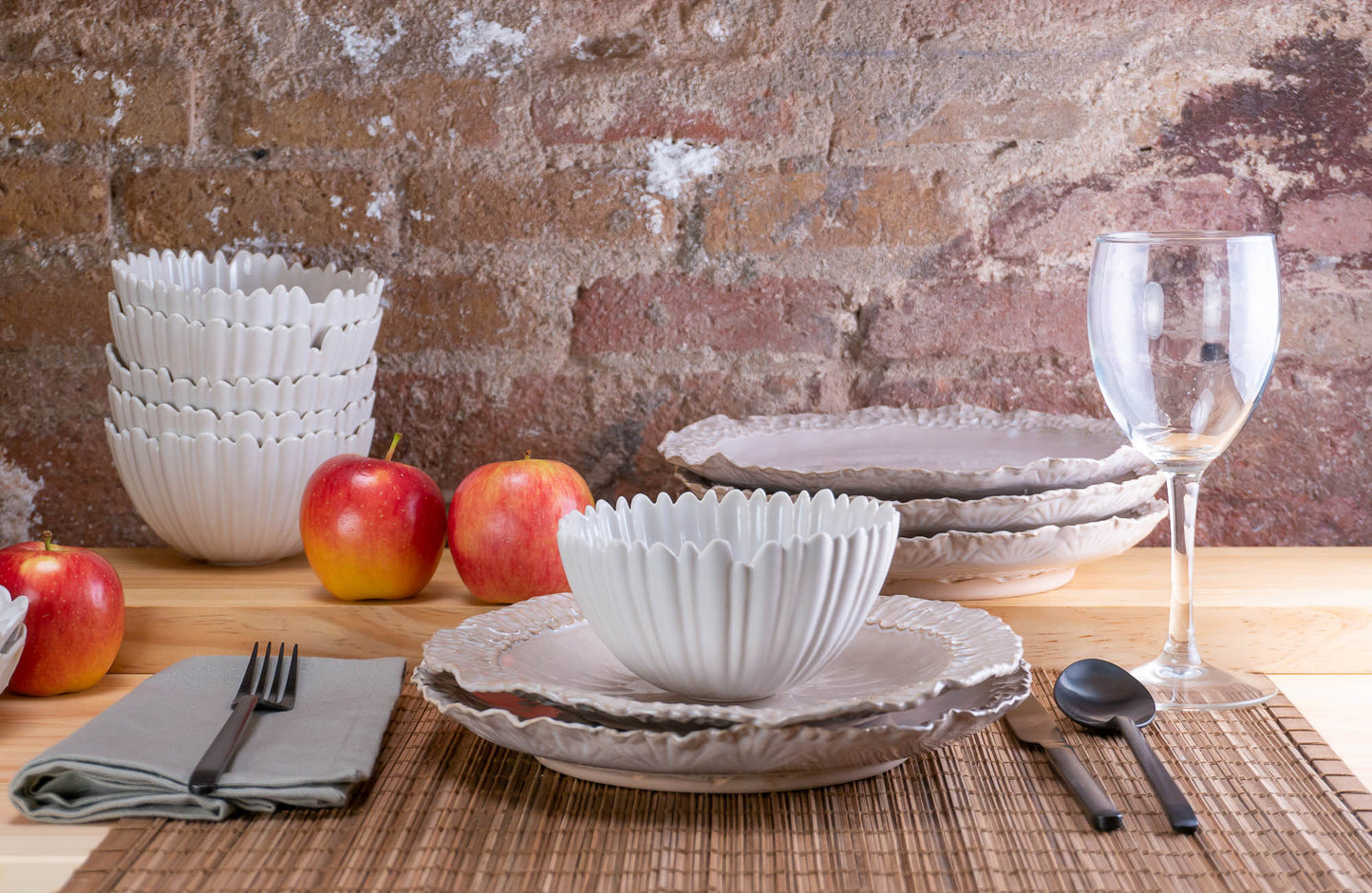Textured Rim 3-Piece Place Setting | Ridged Bowl | Table Setting