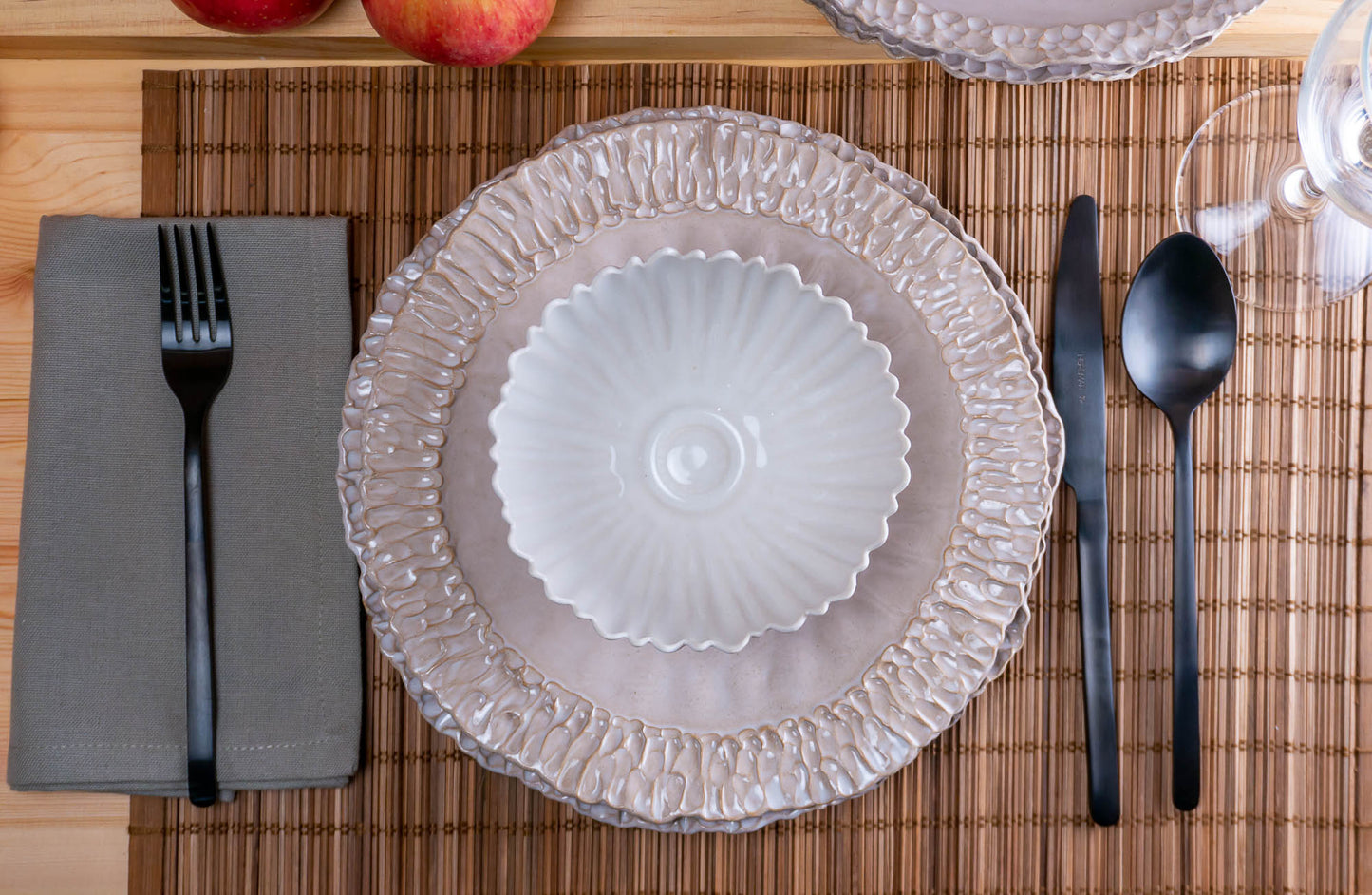 Textured Rim 3-Piece Place Setting | Ridged Bowl | Table Setting