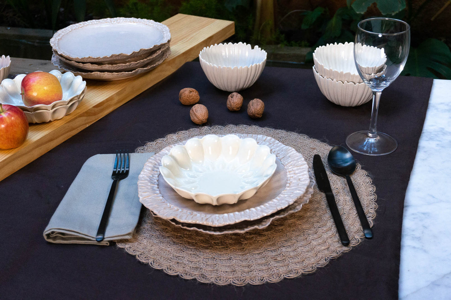 Textured Rim 3-Piece Place Setting | Wave Bowl | Table Setting