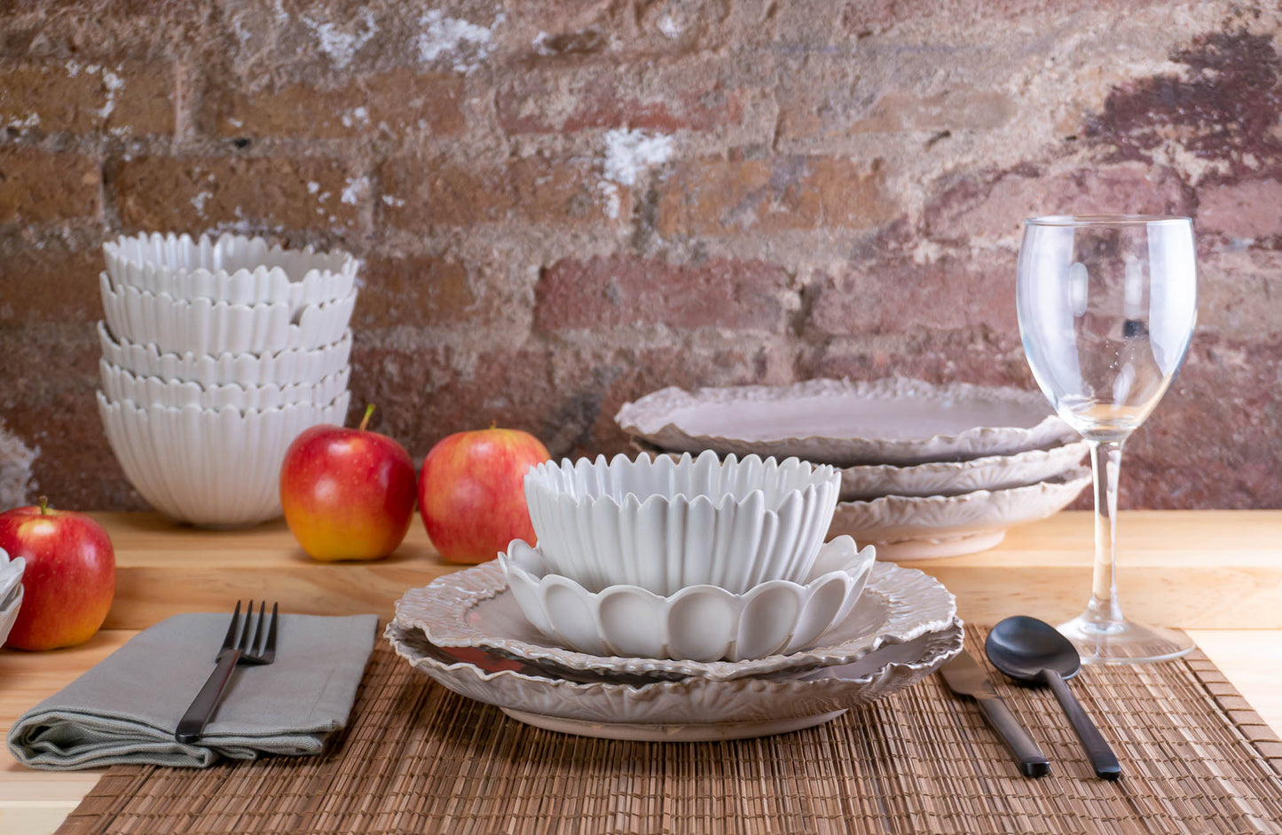 Textured Rim 4-Piece Place Setting | Table Setting