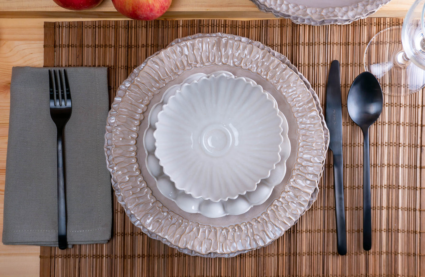 Textured Rim 4-Piece Place Setting | Table Setting