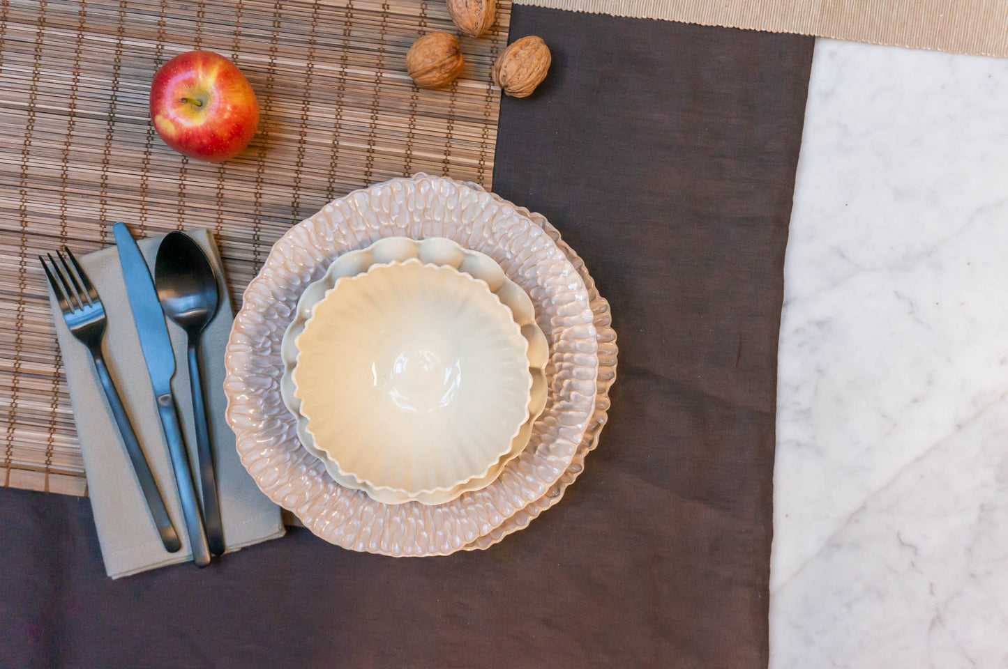 Medium Rimmed Plate 4-Piece Place Setting | Table Setting