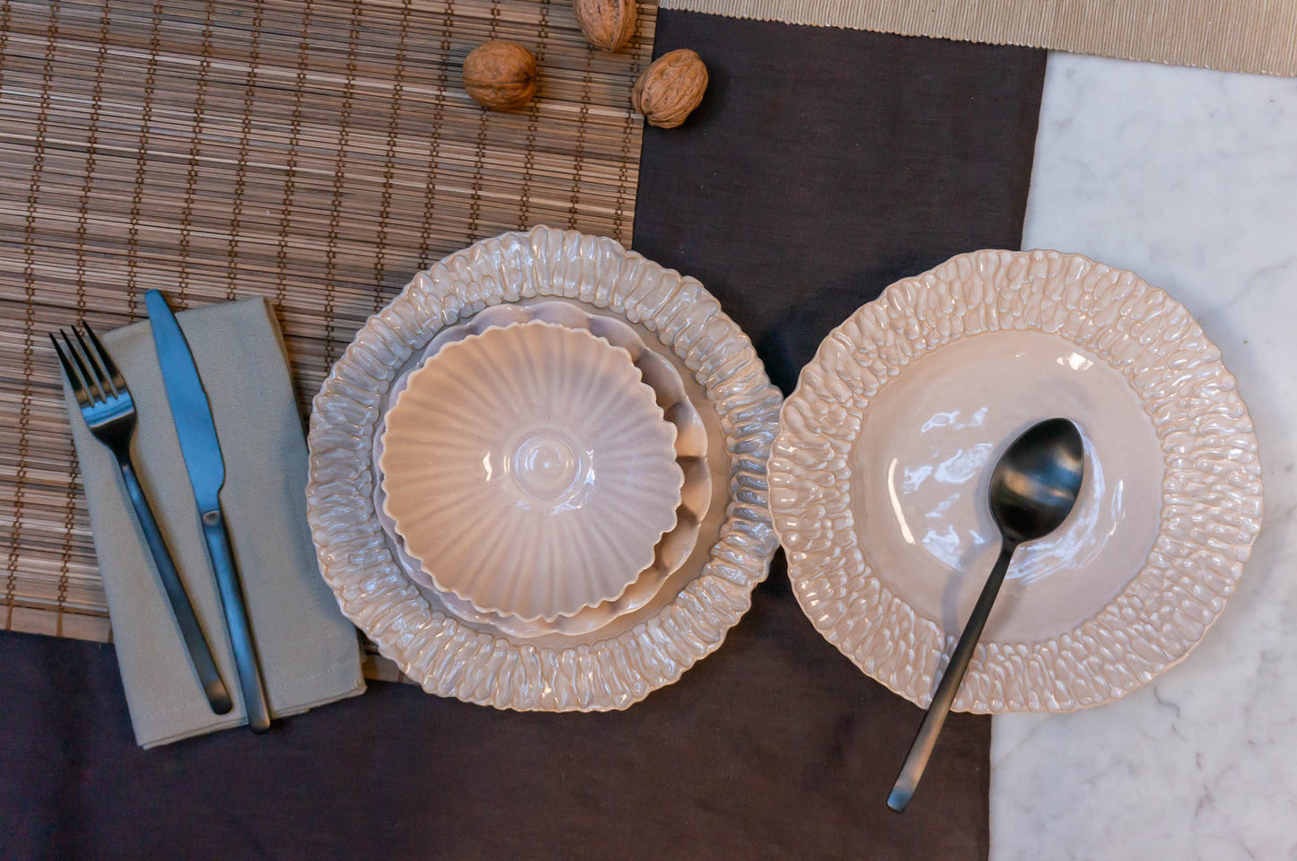 Medium Rimmed Plate 4-Piece Place Setting | Table Setting