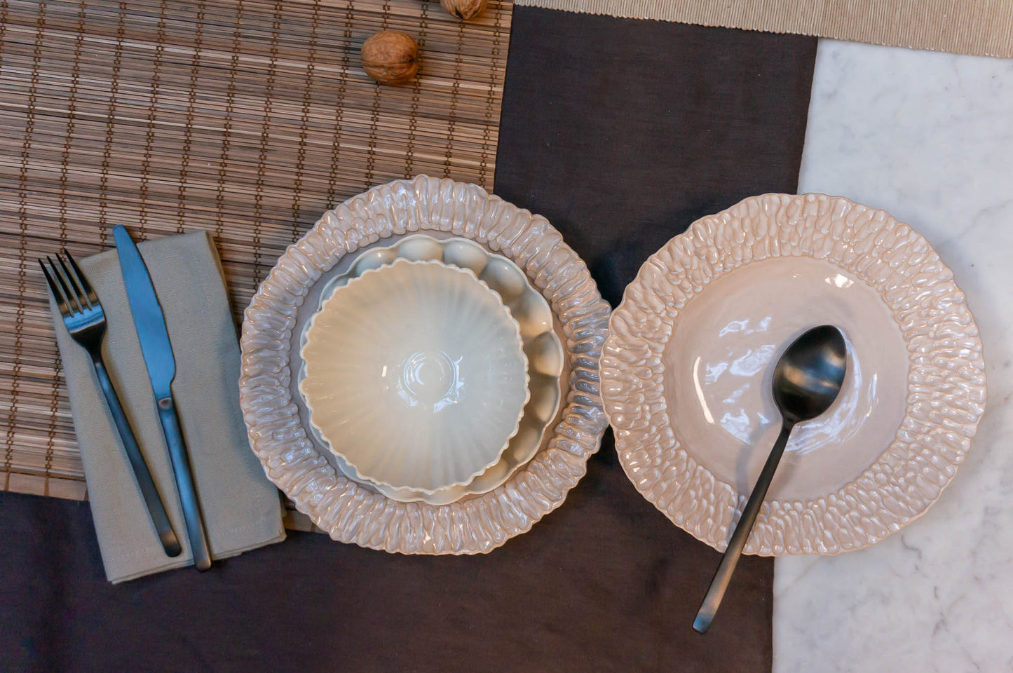 Medium Rimmed Plate 4-Piece Place Setting | Table Setting