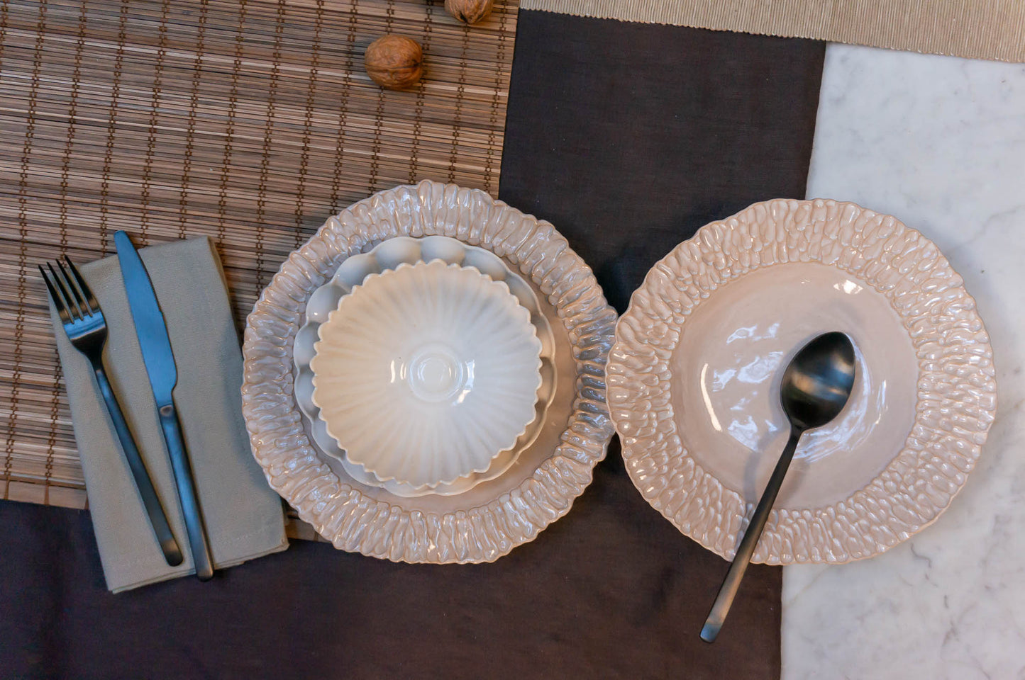 Medium Rimmed Plate 4-Piece Place Setting | Table Setting