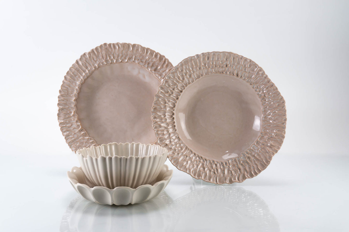 Medium Rimmed Plate 4-Piece Place Setting | Table Setting