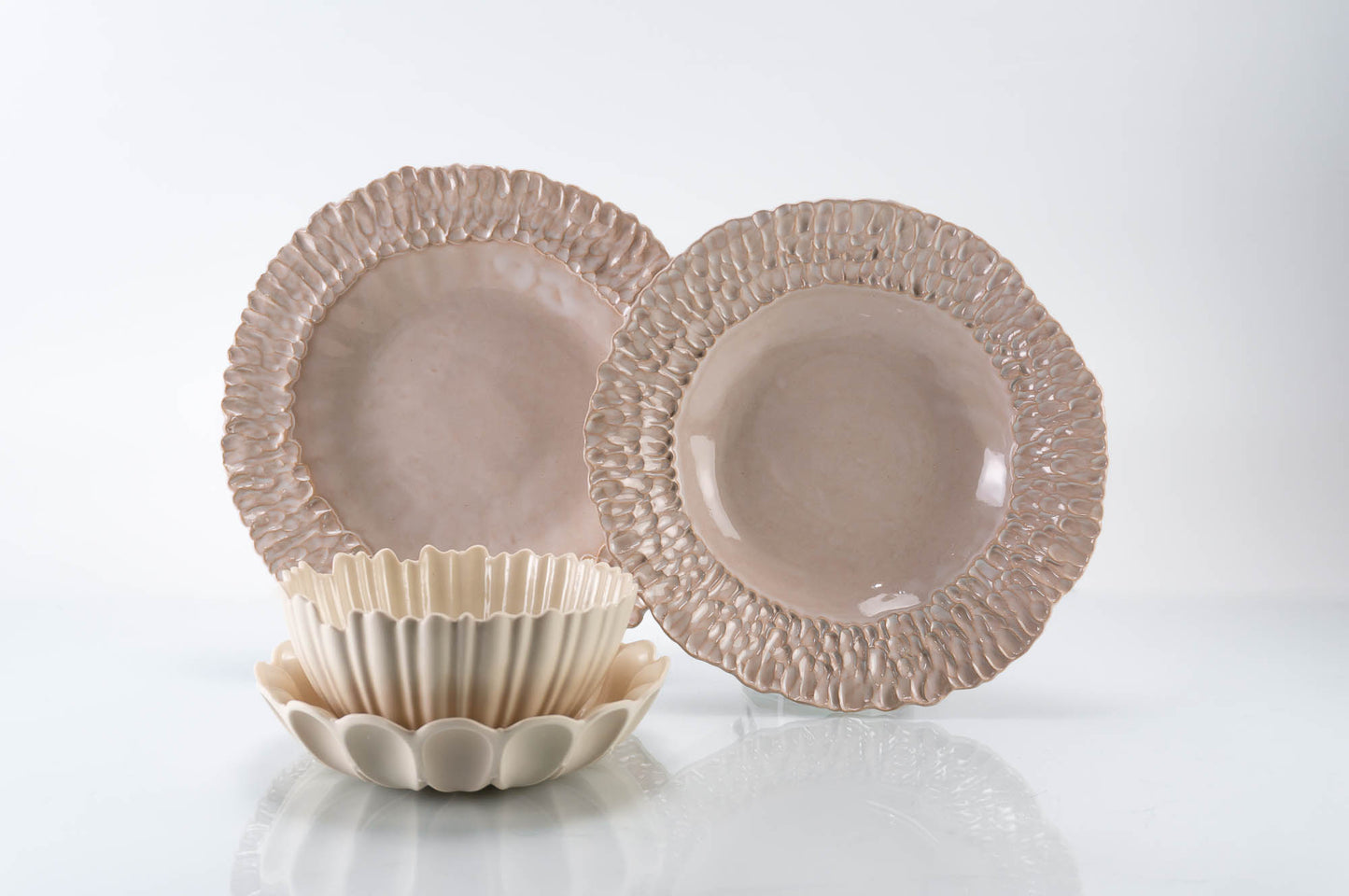 Medium Rimmed Plate 4-Piece Place Setting | Table Setting