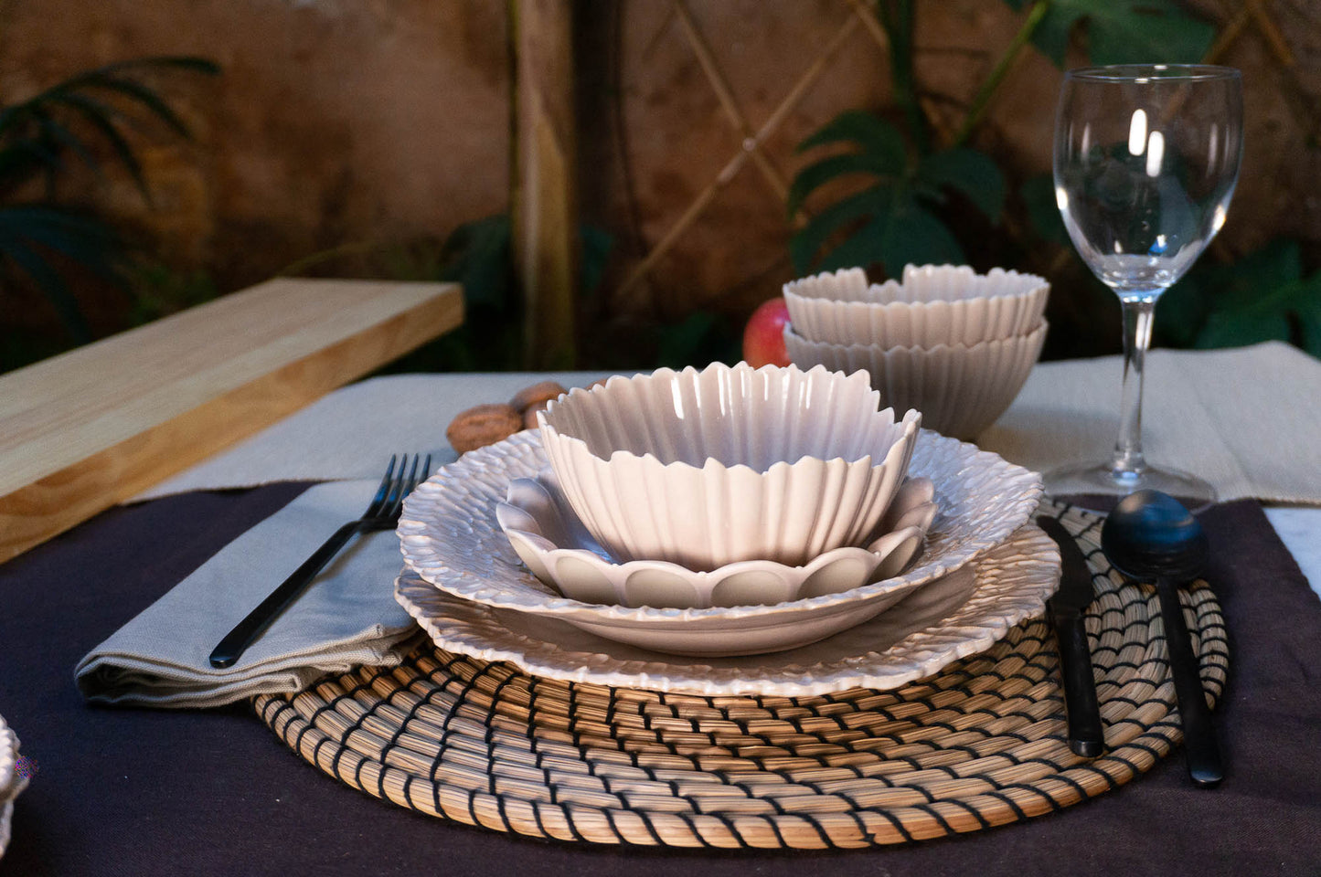 Medium Rimmed Plate 4-Piece Place Setting | Table Setting