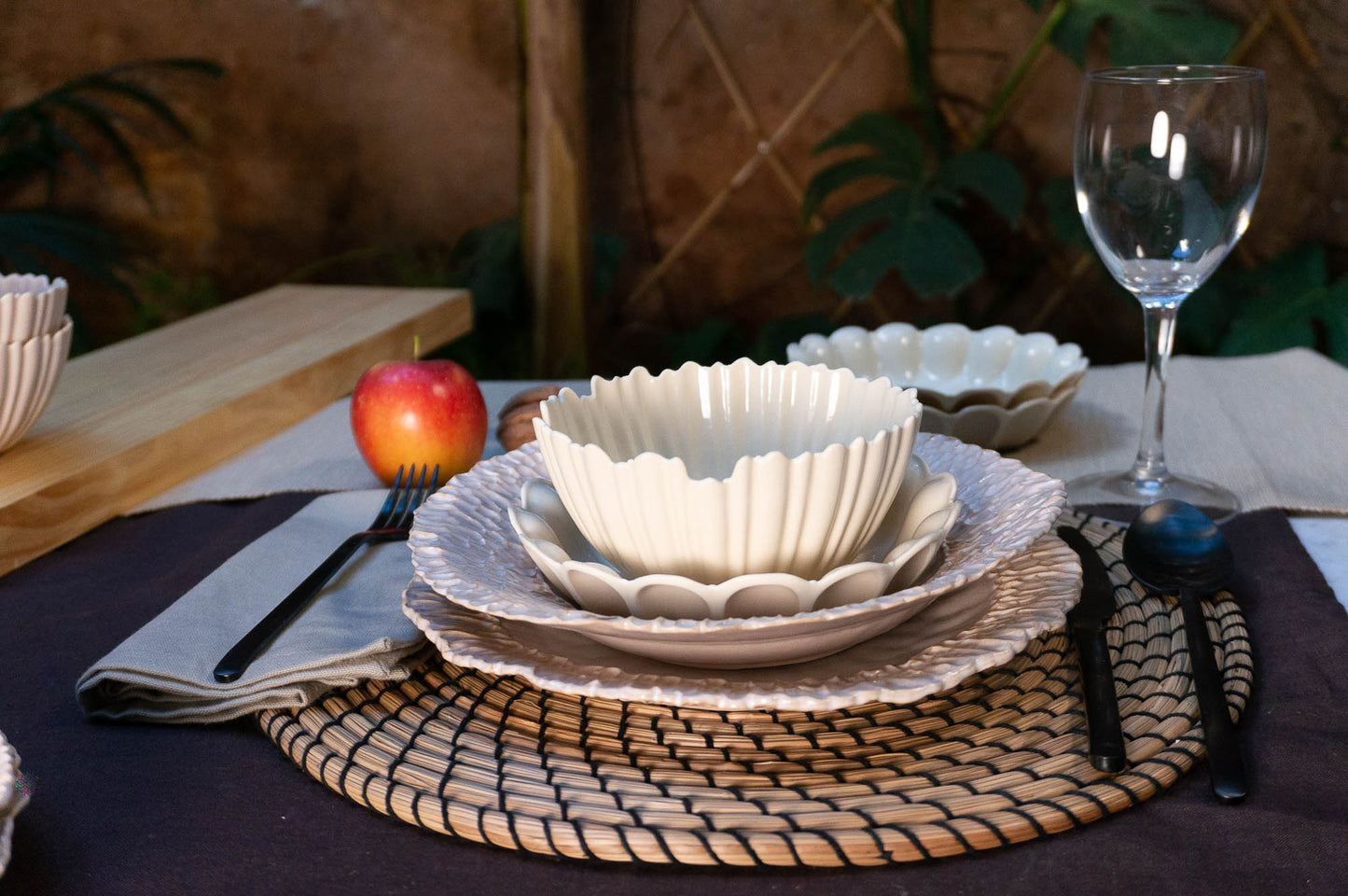 Medium Rimmed Plate 4-Piece Place Setting | Table Setting