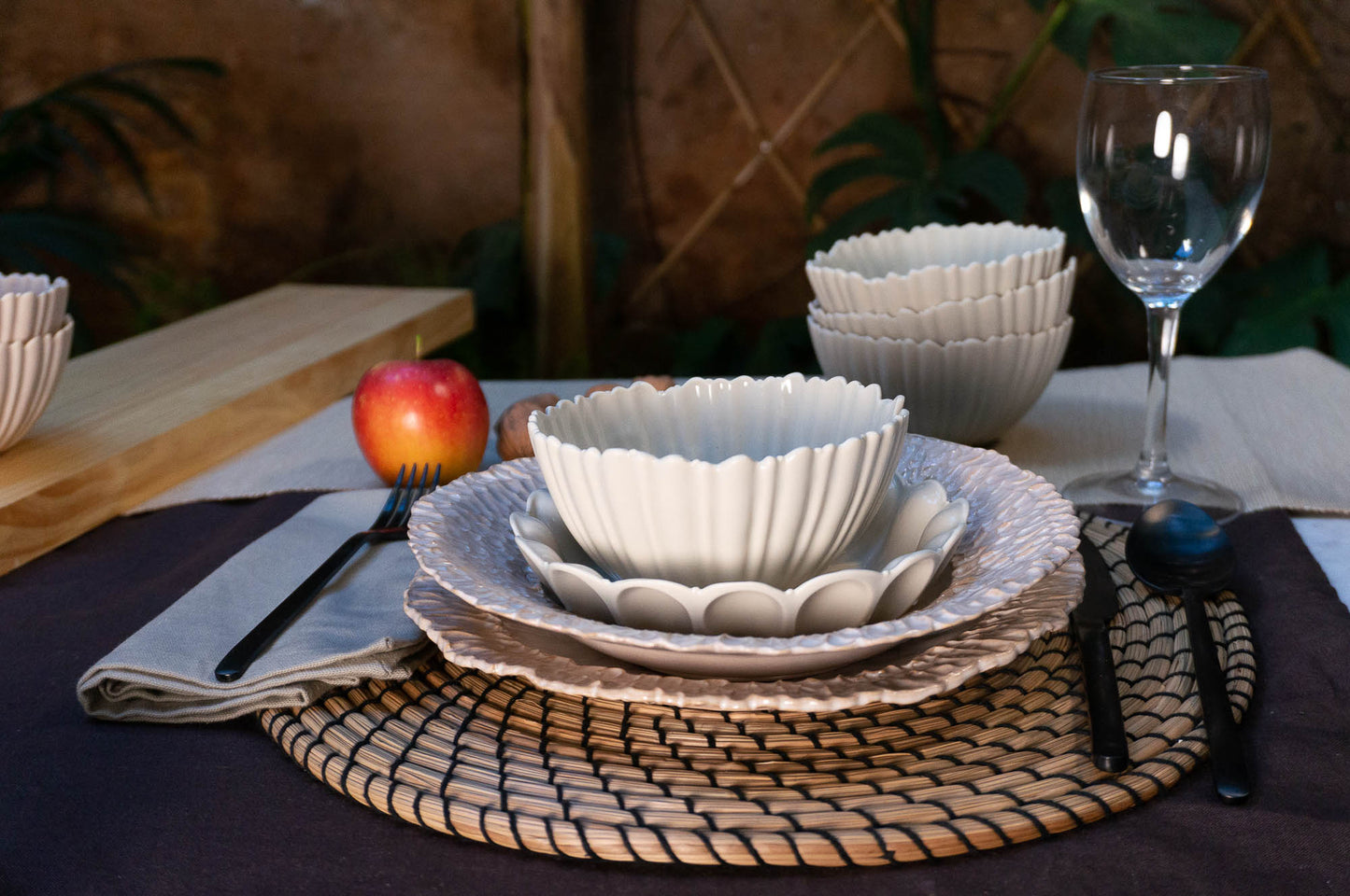 Medium Rimmed Plate 4-Piece Place Setting | Table Setting
