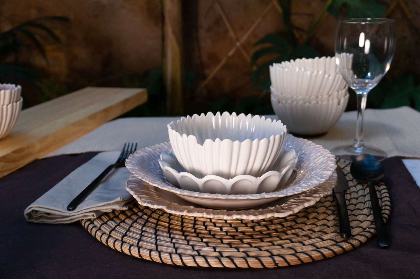 Medium Rimmed Plate 4-Piece Place Setting | Table Setting