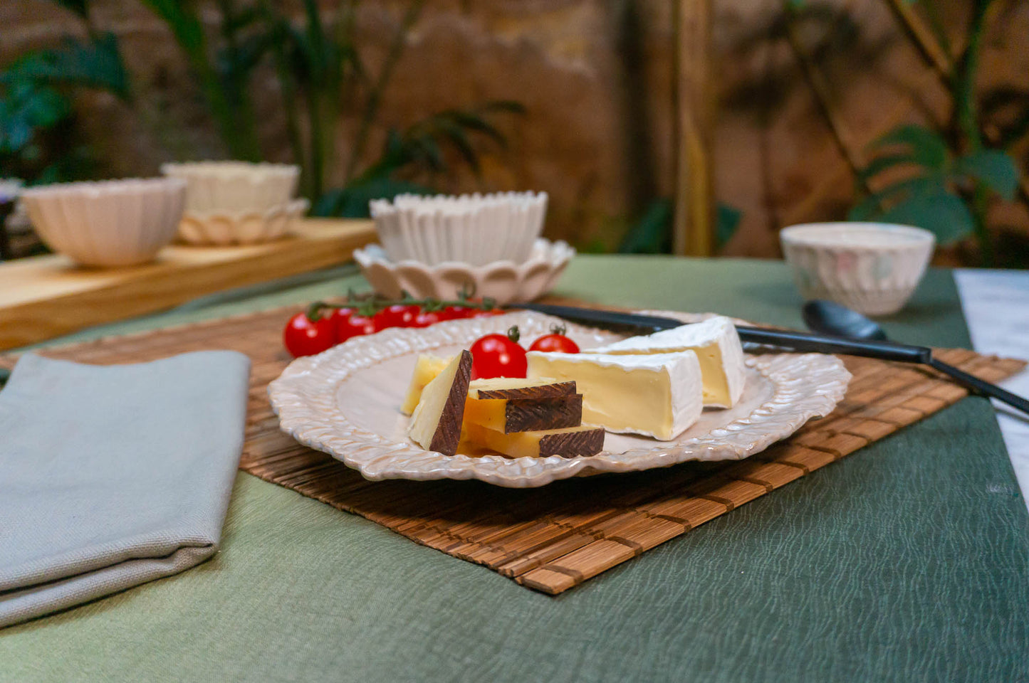 Medium Rimmed Plate 3-Piece Place Setting | Ridged Bowl | Table Setting