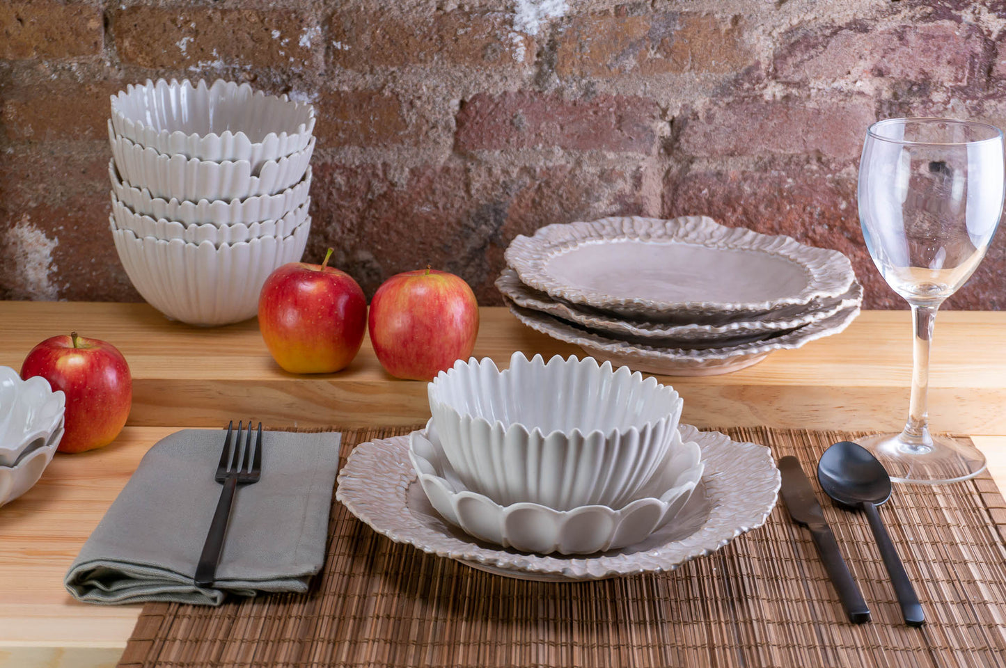 Medium Rimmed Plate 3-Piece Place Setting | Two Bowls | Table Setting