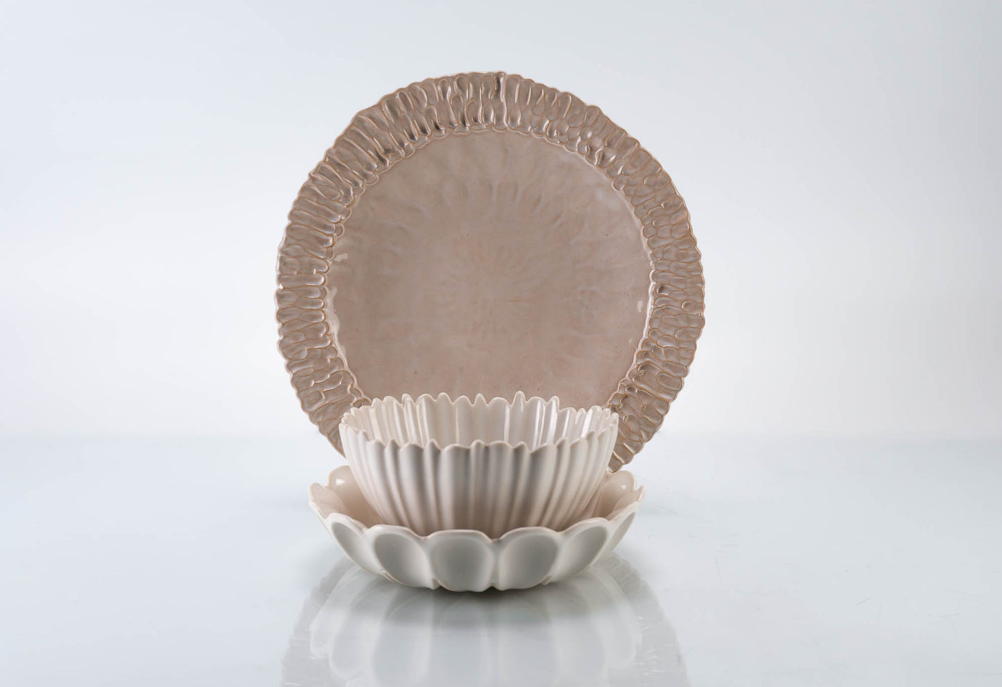 Medium Rimmed Plate 3-Piece Place Setting | Two Bowls | Table Setting
