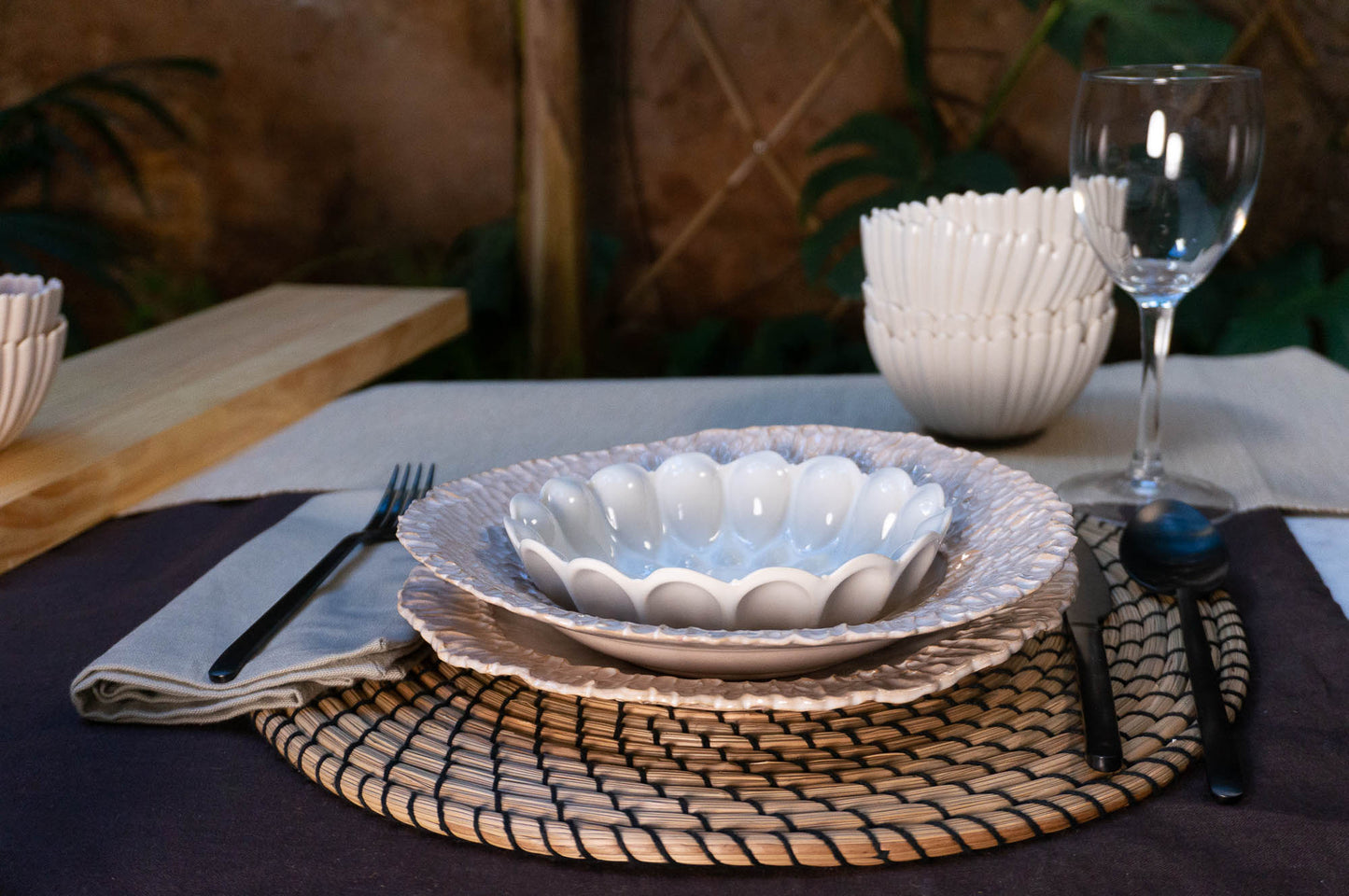 Medium Rimmed Plate 3-Piece Place Setting | Wave Bowl | Table Setting