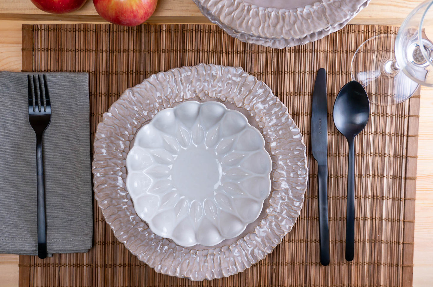 Medium Rimmed Plate 3-Piece Place Setting | Wave Bowl | Table Setting
