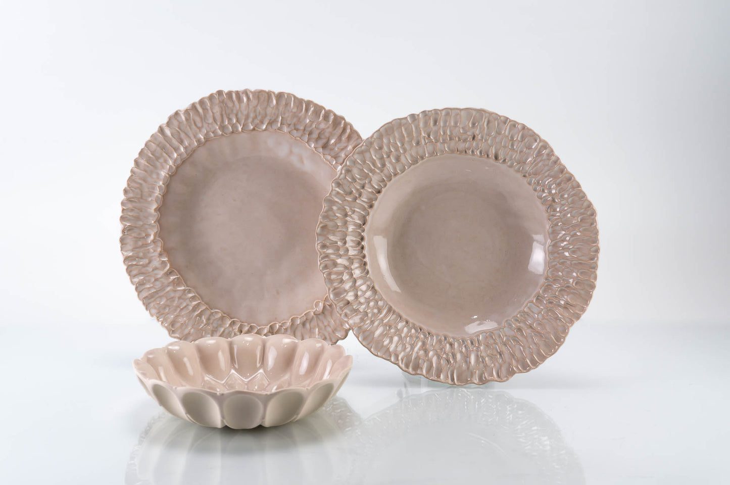Medium Rimmed Plate 3-Piece Place Setting | Wave Bowl | Table Setting