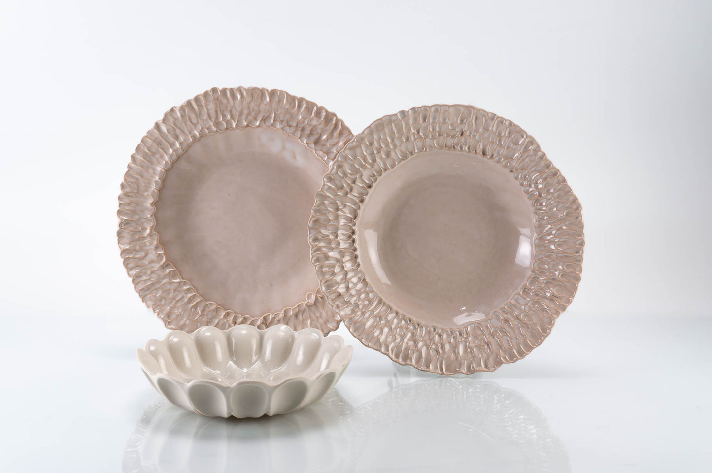 Medium Rimmed Plate 3-Piece Place Setting | Wave Bowl | Table Setting