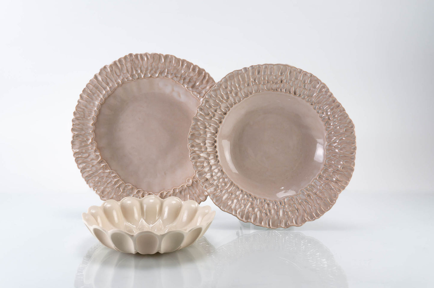 Medium Rimmed Plate 3-Piece Place Setting | Wave Bowl | Table Setting