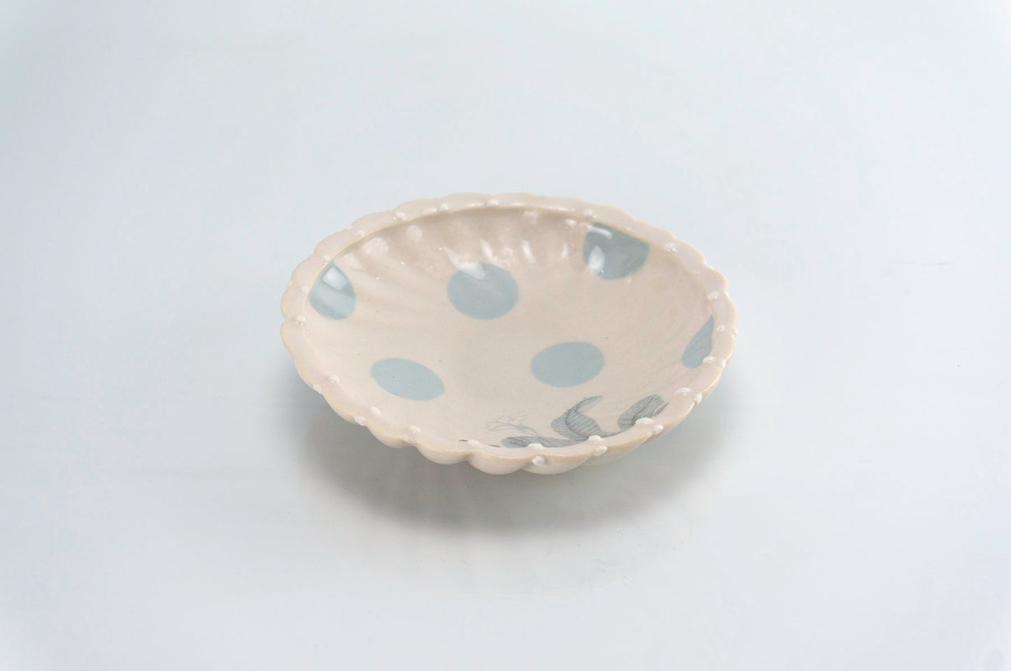 Flower and Blue Dot Round Dish (d-114)