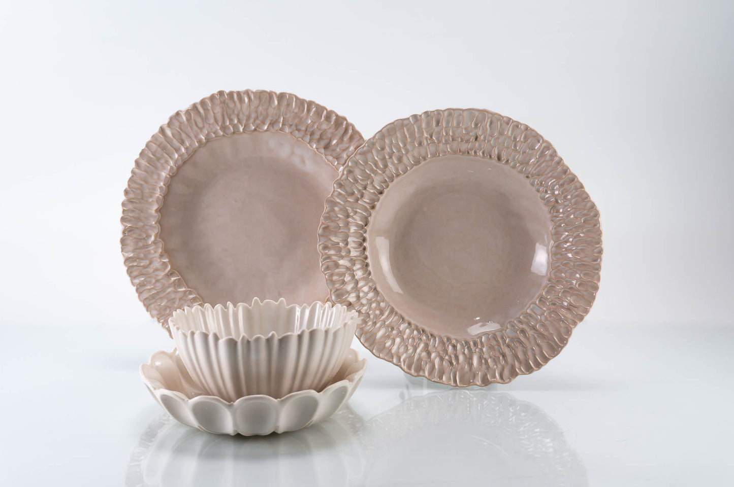 Medium Rimmed Plate 4-Piece Place Setting | Table Setting