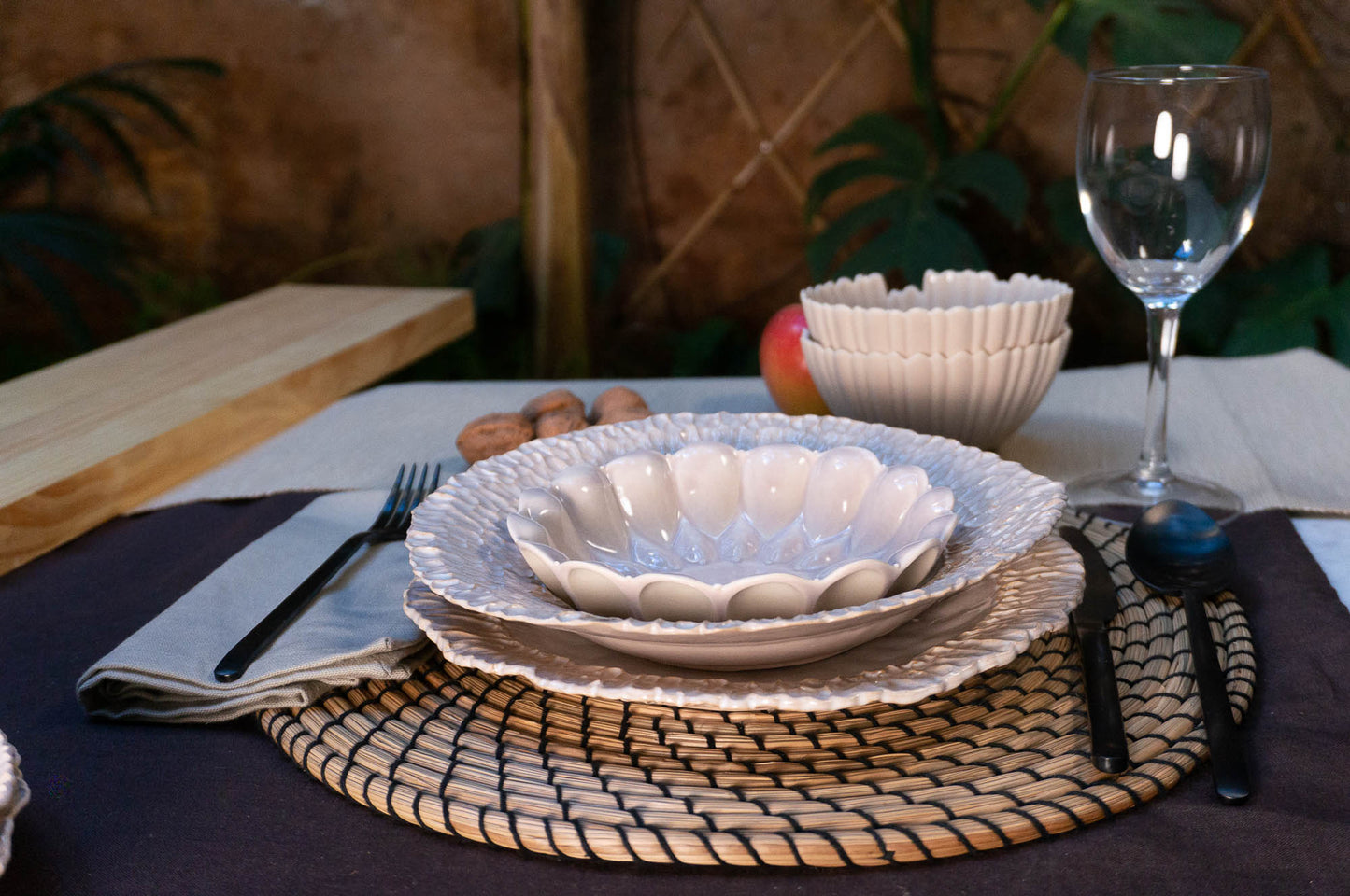 Medium Rimmed Plate 3-Piece Place Setting | Wave Bowl | Table Setting